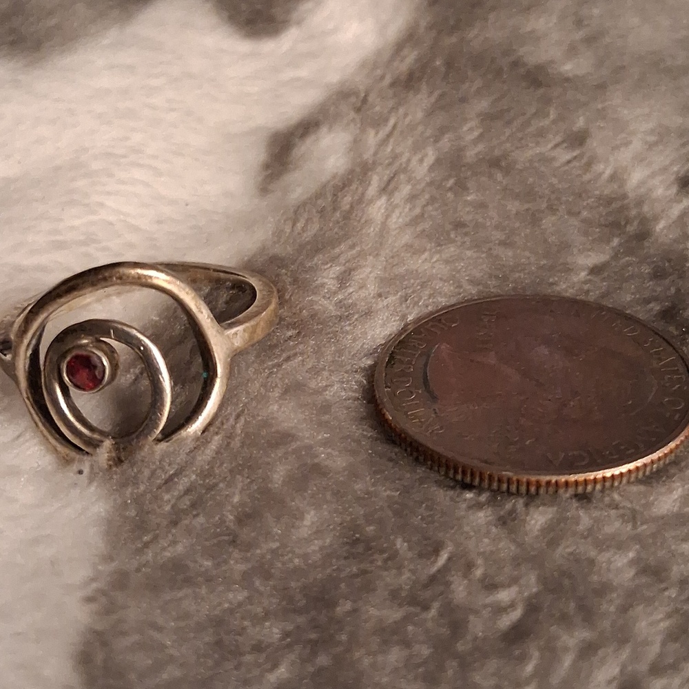 Vintage Elegant Silver Ring with Red Gemstone-Marroon - Picture 8 of 8